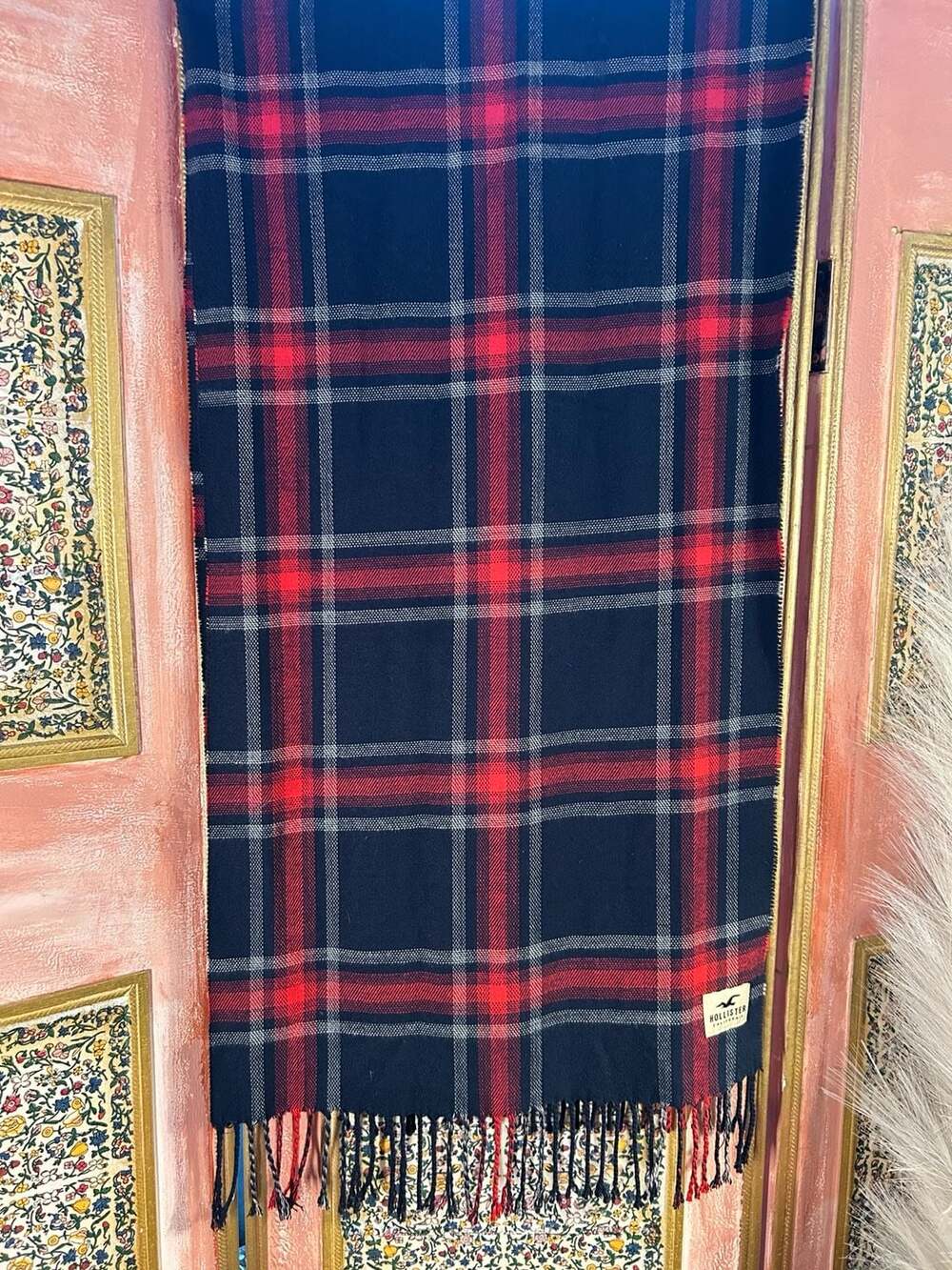 Hollister Plaid Scarf Black Red Fringe Winter Winterwear Accessories